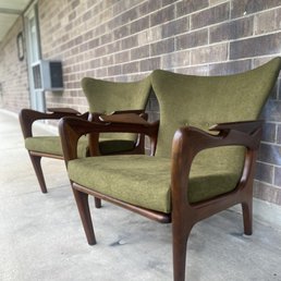 Olive lounge chair